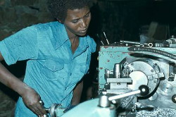 Guerrigliera meccanica la lavoro nel rifugio Nacfa Eritrea