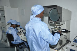 Alta tecnoligia per la fabricazione delle lenti ottici ad Asmara