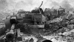 Immagine dei carri armati etiopici distrutti in Eritrea