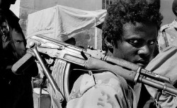 Immagine espressiva di un giovane guerrigliero eritreo