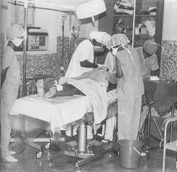 Foto di un reparto di chirurgia settorraneo al fronte