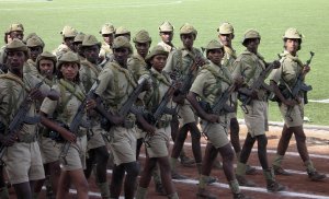 Foto della parata militare mista della forza di difesa Eritrea