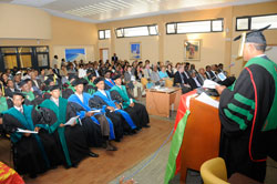 Foto della sessione di laurea in madicina ad Asmara
