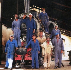 Foto dei veterani della storica ferrovia a vapore Eritrea