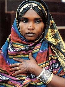 Foto di un donna di etnia biniamer detti begia
