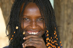 Foto di un volto felice di una ragazza di etnia cunama