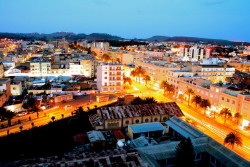 Panorama di Asmara illuminata a giorno