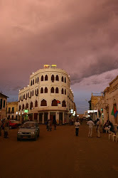 Foto di una piazza e palazzo turco di Massawa