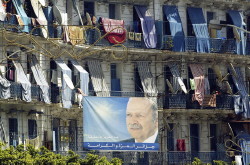 Foto di un edificio popolare caratteristico di Algeri