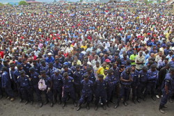 Foto di un raduno di della popolazione congolese a Goma