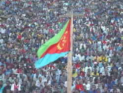 Folla al festival biennale di Sawa Eritrea