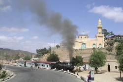 Moschea di Nefasit e il passaggio del treno a vapore