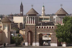 Foto simbolo di armonia eritrea: Islam, christiani ortodossi e cattolici