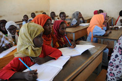 Primo piano di ragazzi nomadi eritrei a scuola